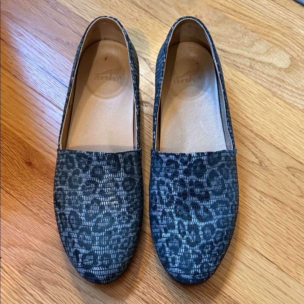 Dansko Stylish Black Patterned Women's Loafers